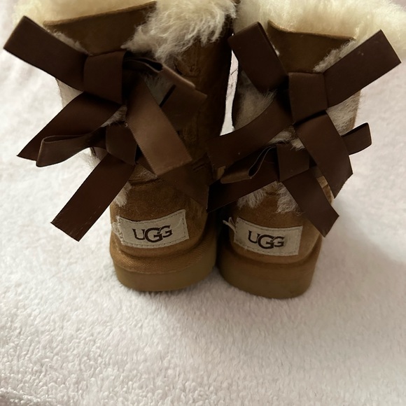 Ugg boots with bows - Picture 3 of 6